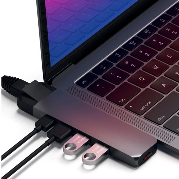 NWT USB-C Pro Hub for MacBook Pro - Picture 5 of 7